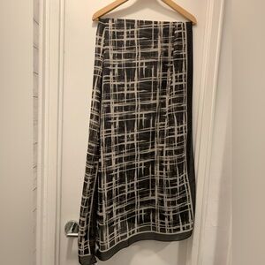 DKNY Elegant Black and white patterned long shawl scarf